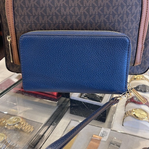 Michael Kors Jet Set Travel Lg Flat Multifunctional Phone Case-Wristlet-Wallet - Picture 6 of 16